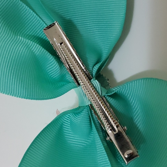 2 x 6 New Girl Hair Bows with Pearl & Rhinestone in Green - Picture 4 of 4